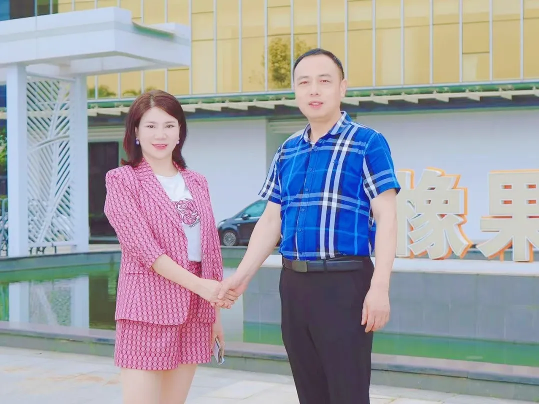 爱亲母婴代表团莅临橡果美立方智能工厂,共绘母婴产业发展新蓝图
