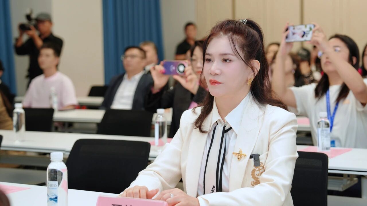 “橡果不靠营销,靠客户体验”— 橡果董事长出席2025生物原料大会口服抗衰论坛